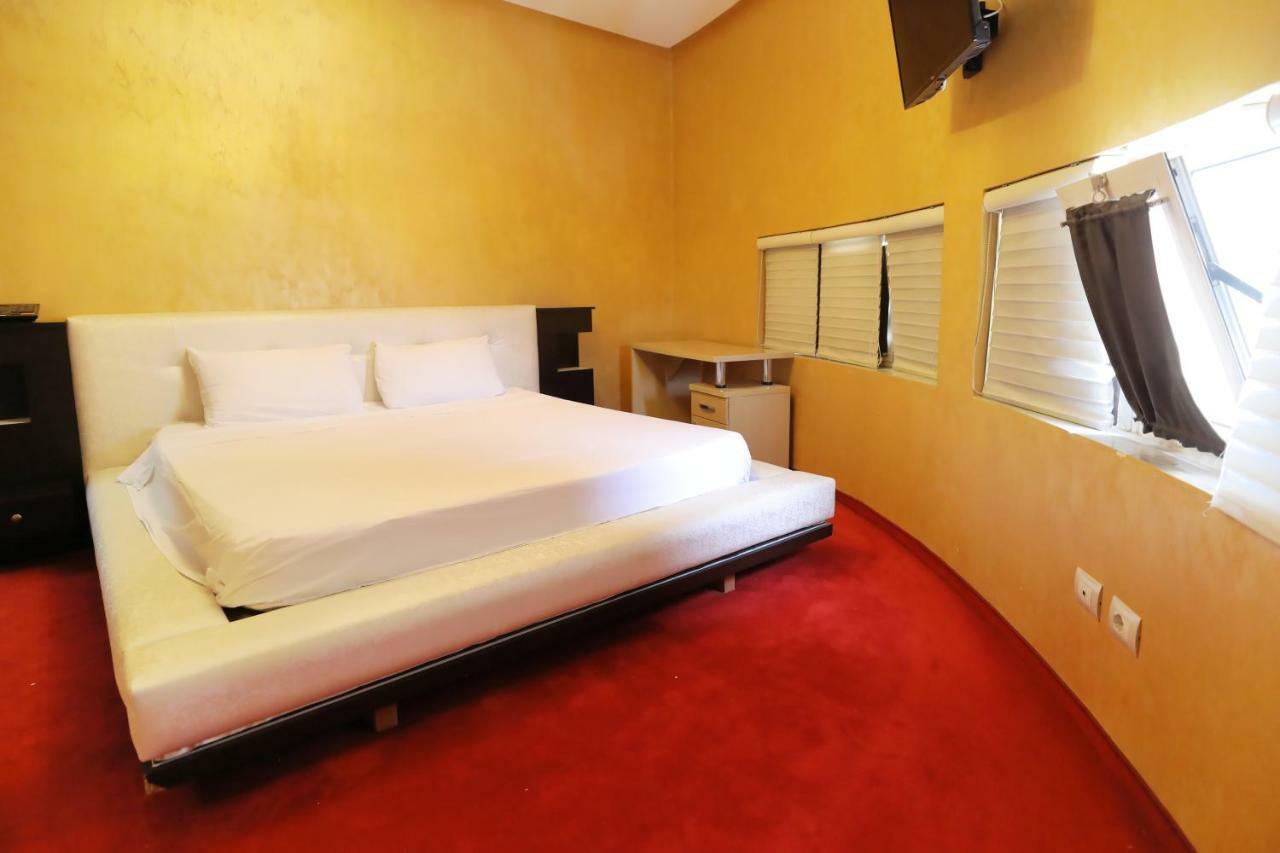 Hotel Gjuta Tiranë Ngoại thất bức ảnh