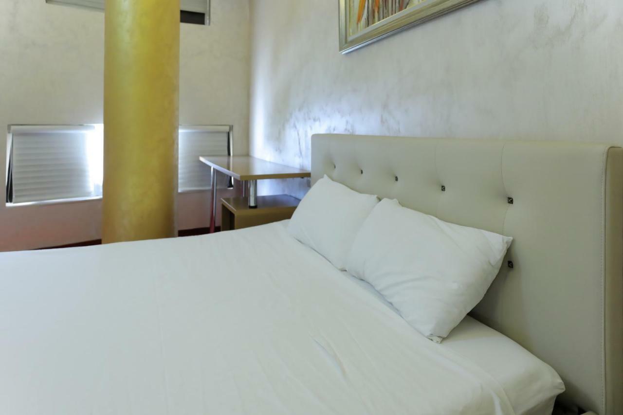 Hotel Gjuta Tiranë Ngoại thất bức ảnh