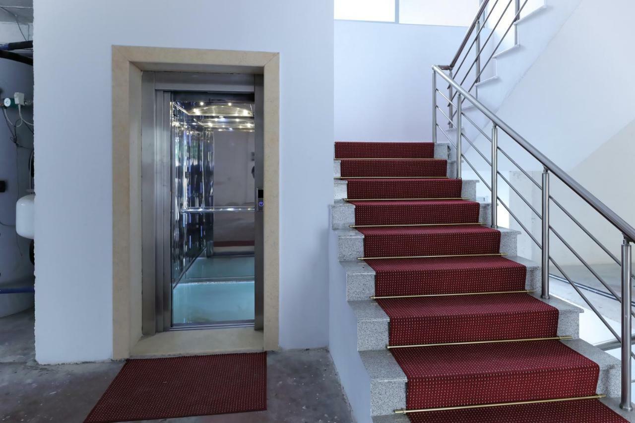 Hotel Gjuta Tiranë Ngoại thất bức ảnh