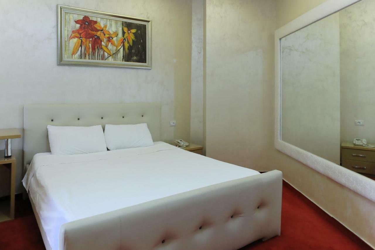 Hotel Gjuta Tiranë Ngoại thất bức ảnh