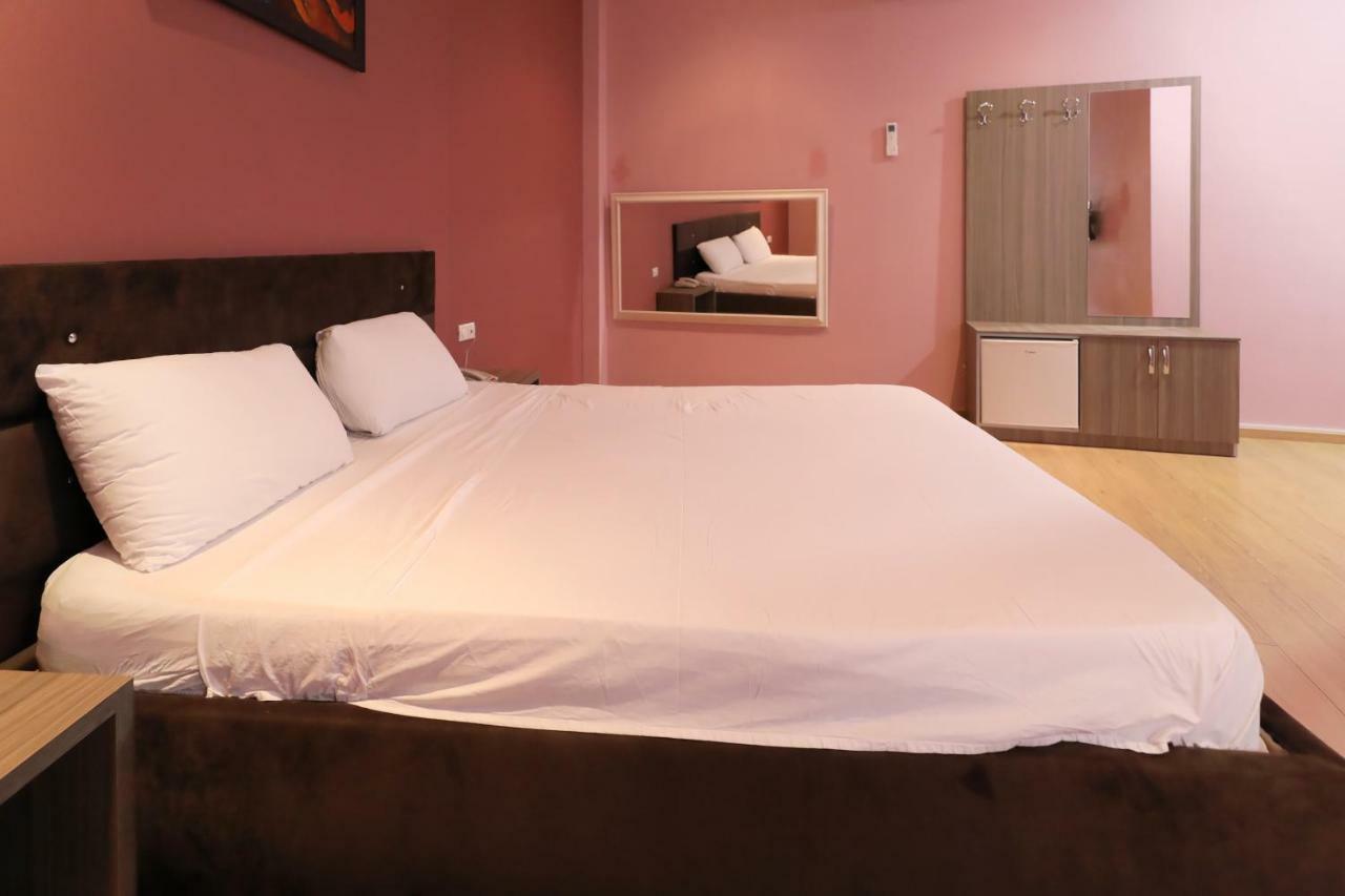 Hotel Gjuta Tiranë Ngoại thất bức ảnh