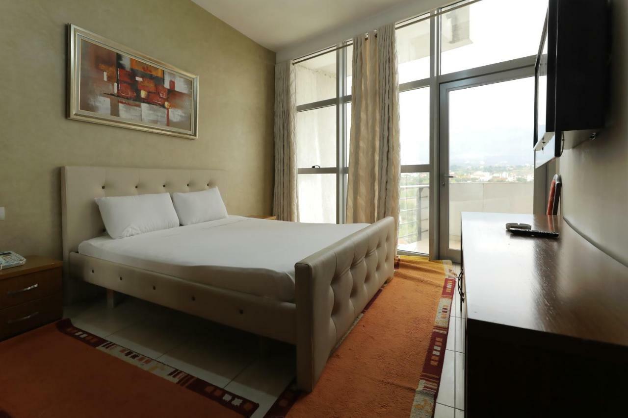 Hotel Gjuta Tiranë Ngoại thất bức ảnh