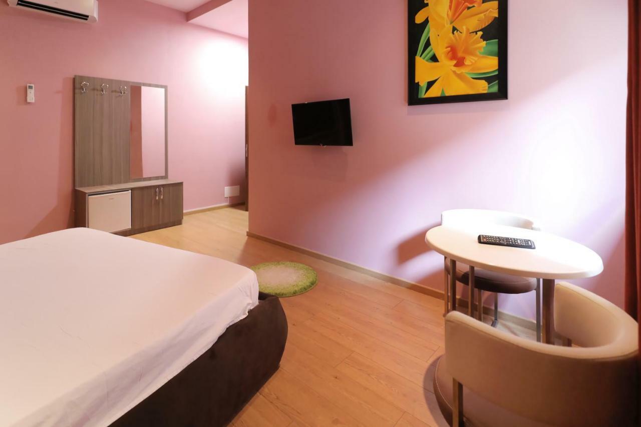 Hotel Gjuta Tiranë Ngoại thất bức ảnh